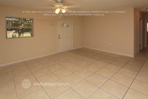 Building Photo - 8606 Chinaberry Dr
