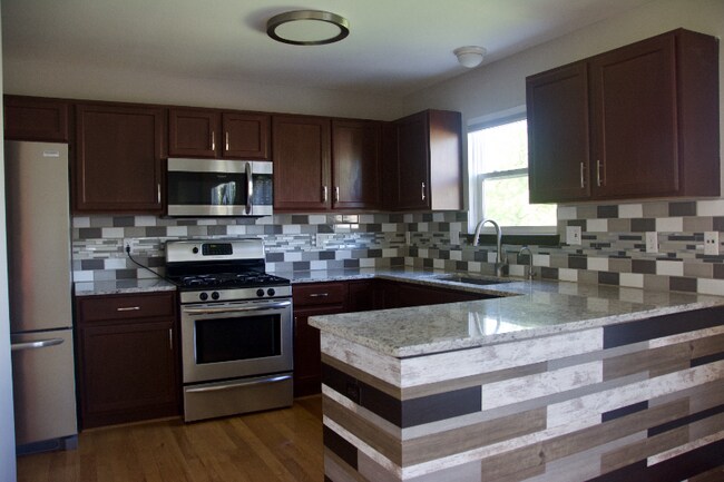 Building Photo - 1260 Applewood St