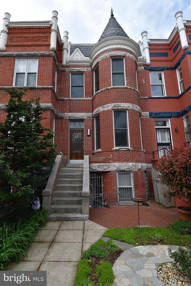 Lovely Victorian style house built in 1891. We live upstairs, your nonvictorian, welcoming landlords - 114 12th St NE