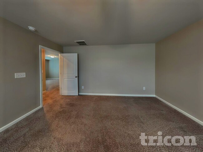 Foto del edificio - 3718 Streamside Dr