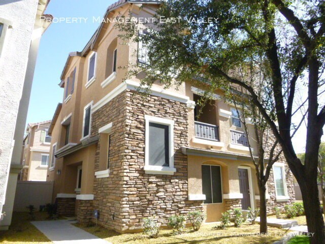 Primary Photo - 422 N Mahogany Ct