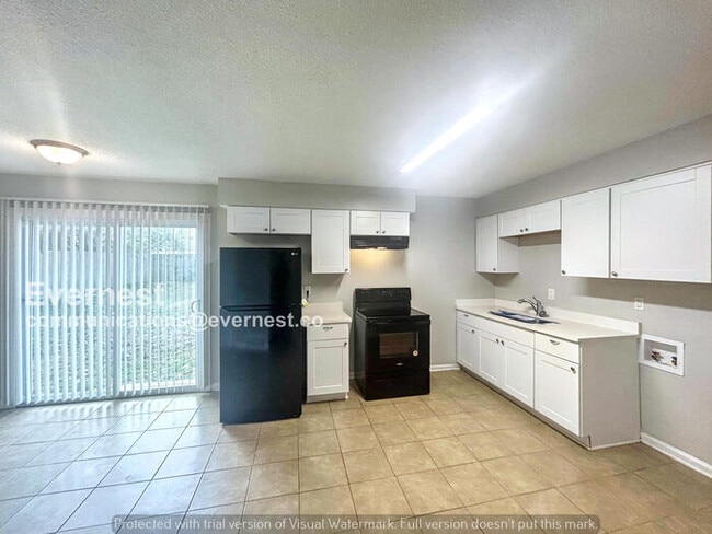 Building Photo - 2645 Eastbrook Dr