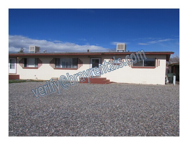 Building Photo - 271 W Parkview Dr