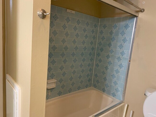 Building Photo - 2418 Prentice Rd