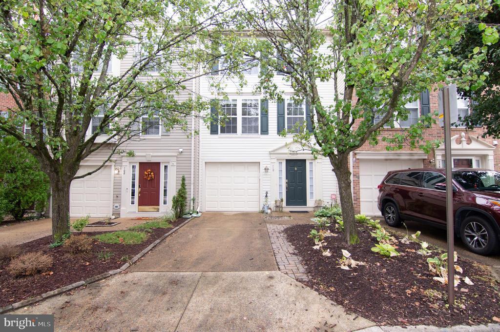 Primary Photo - 110 Ingle Pl