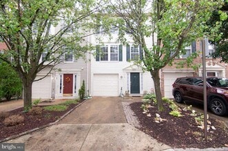 Building Photo - 110 Ingle Pl
