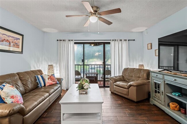 Foto del edificio - 3232 Lake Pine Way E