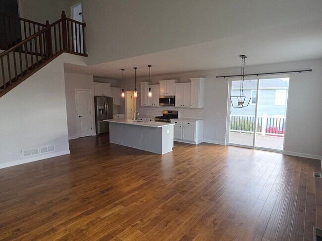 Foto del edificio - Like New 5 bedroom Pewaukee home in Broken...