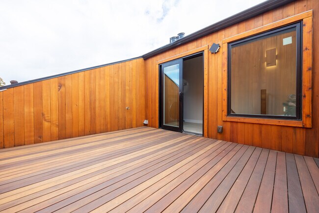 Private Roof Deck - 700 Fruitvale Ave
