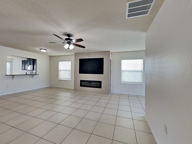 Foto del edificio - 4925 Grassy Knoll Dr