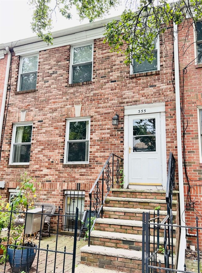 Building Photo - 355 1st St