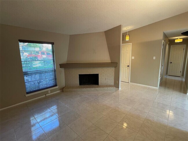 Foto del edificio - 6307 Shadow Valley Dr