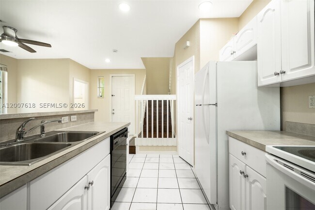 Building Photo - 6051 SW 19th St