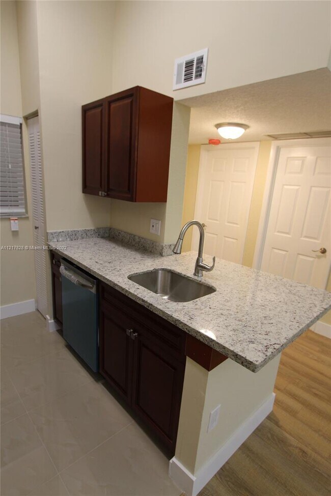 Building Photo - 2871 N Oakland Forest Dr