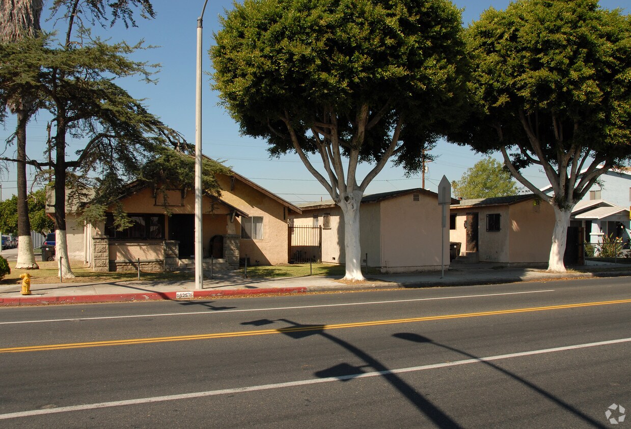 Foto principal - 6919 Compton Ave