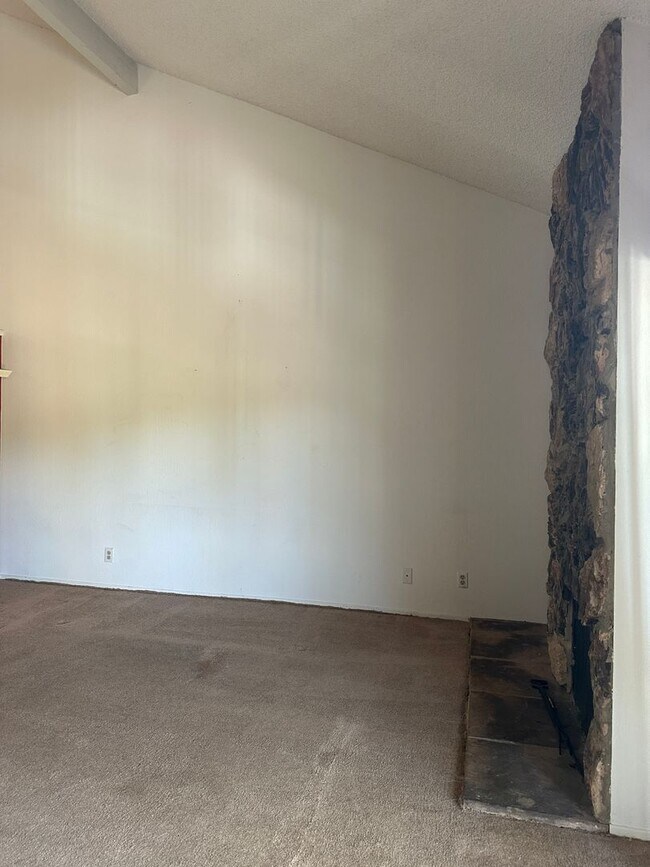 Foto del edificio - Charming 2 bed/2 bath loft in Oakland hills