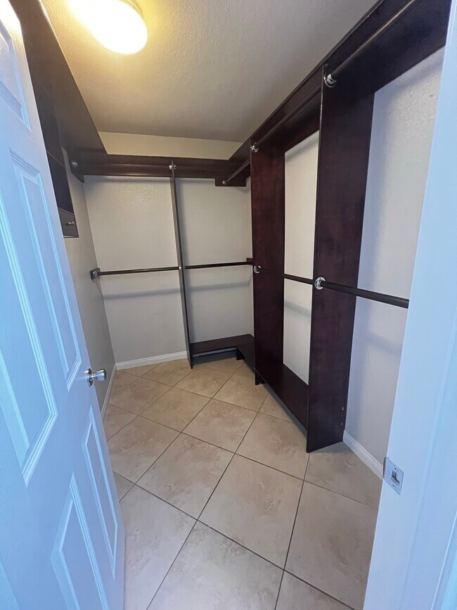 Building Photo - 8101 Lavender Heights Ct