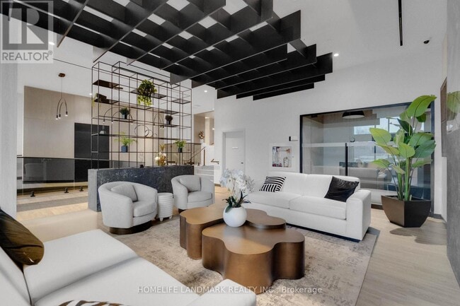 Photo du bâtiment - 8020 Derry Rd