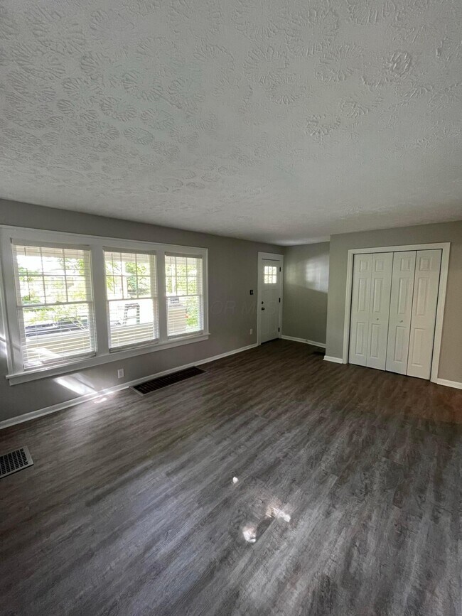 Foto del edificio - 11 E Kelso Rd