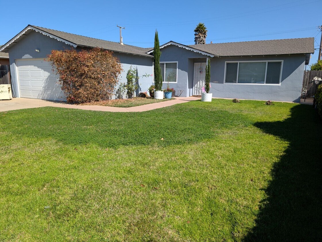 Foto principal - 1109 W Airport Ave