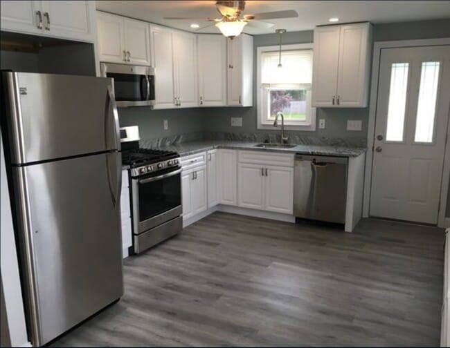 Building Photo - 36 Petipas Ln