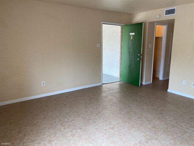 Foto del edificio - 2 br, 1 bath 4plex - 1524 Pine Ridge Dr Apt B