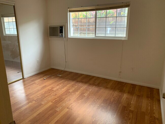 Building Photo - 12952 Ratner St