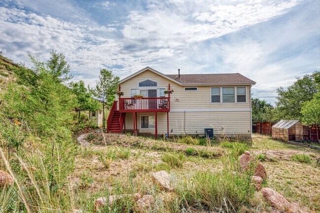 Building Photo - West side hidden gem with view of Pikes Pe...