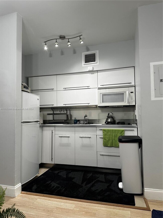 Foto del edificio - 1320 Drexel Ave