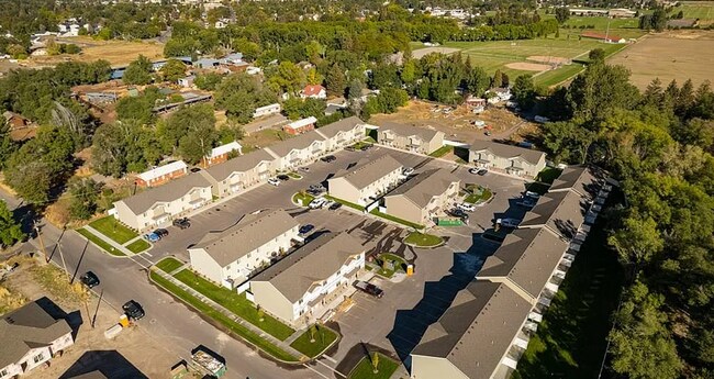 Foto del edificio - Modern 3-Bedroom Home with Resort-Style Amenities