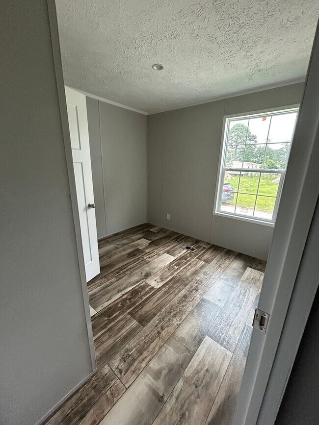 Building Photo - 127 Hubert Blvd