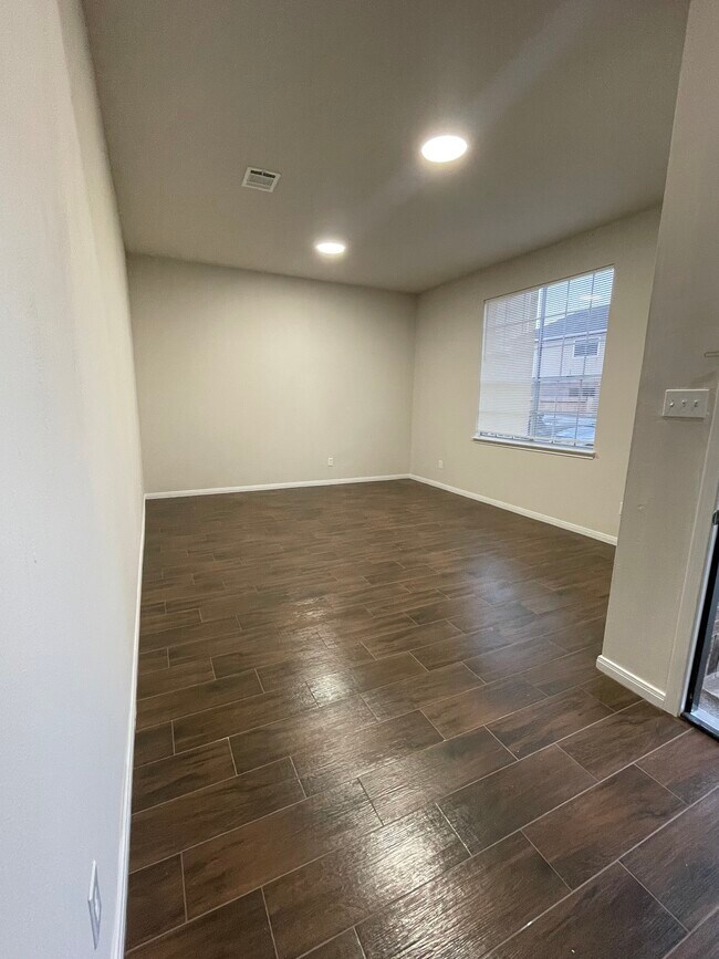 Foto del edificio - 6014 Beau Harp Ct