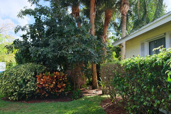 Building Photo - 550 Bush Rd