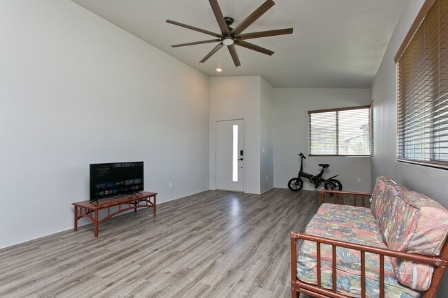 Building Photo - Hoopili Newer Single Family 4 bedroom, 2.5...