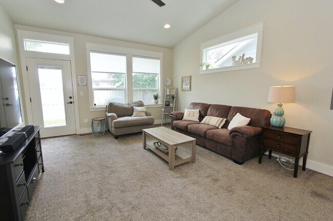 Foto del edificio - Lovely 4 bed 2 1/2 bath Home in Meridian, Available first week of July