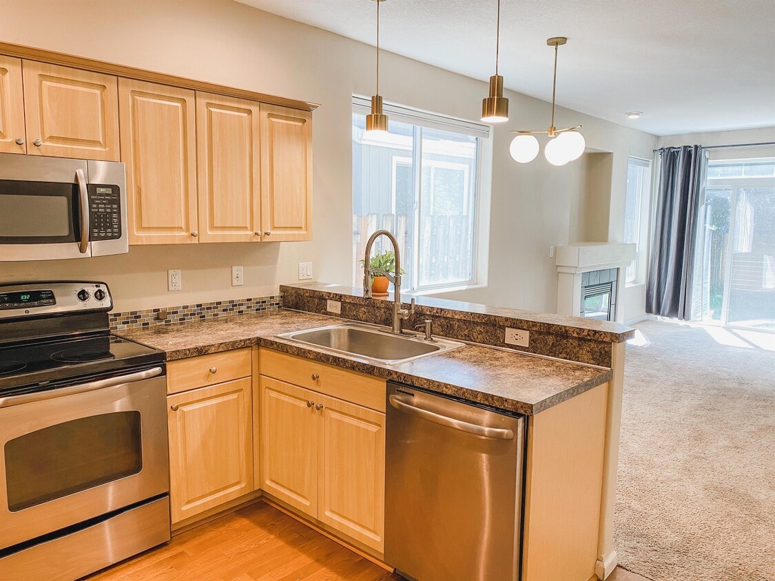 Photo - 9817 N Clarendon Ave (Portland, OR)