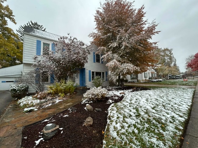 Building Photo - 1009 S Kinney Ave