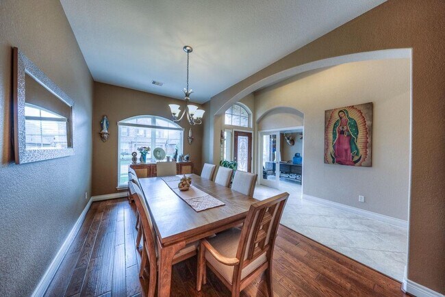 Foto del edificio - 1710 Finney Knoll Ln