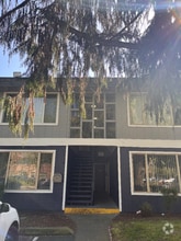 Building Photo - 122 Lilly Rd NE