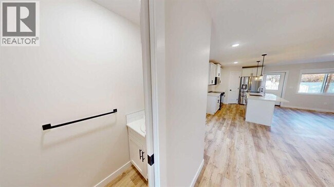 Photo du bâtiment - 9528-9598 98 Ave