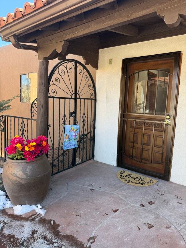 Building Photo - 519 Camino Cabra