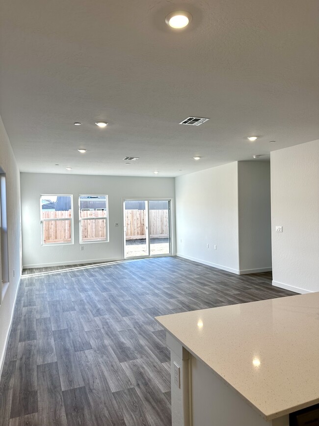 Building Photo - 6131 E Giavanna Ave