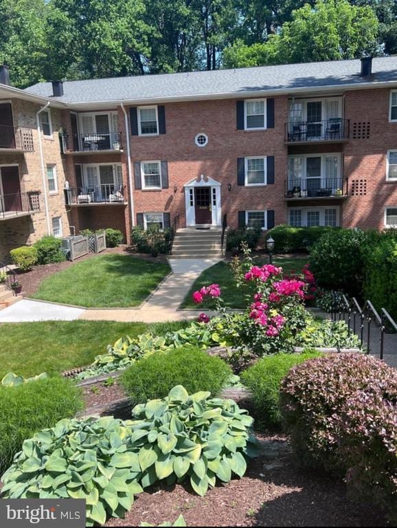 Building Photo - 3790 Lyndhurst Dr