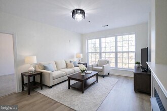 Building Photo - 400 Symphony Cir