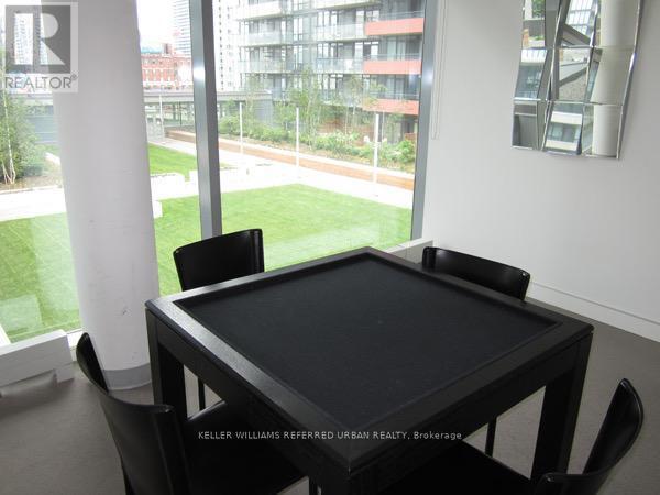 Photo du bâtiment - 705-4k Spadina Ave.