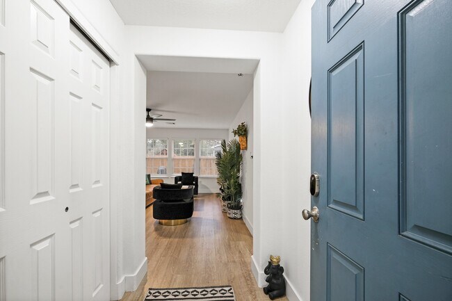 Building Photo - 1504 W 43rd St