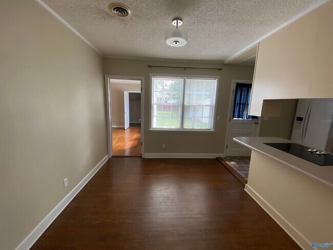 Foto del edificio - 2515 Pansy St SW