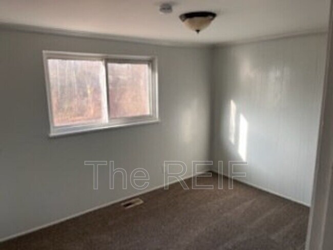 Foto del edificio - 6223 Cypress Dr