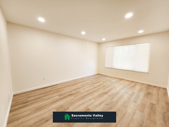 Foto del edificio - 7692 Rotherton Way