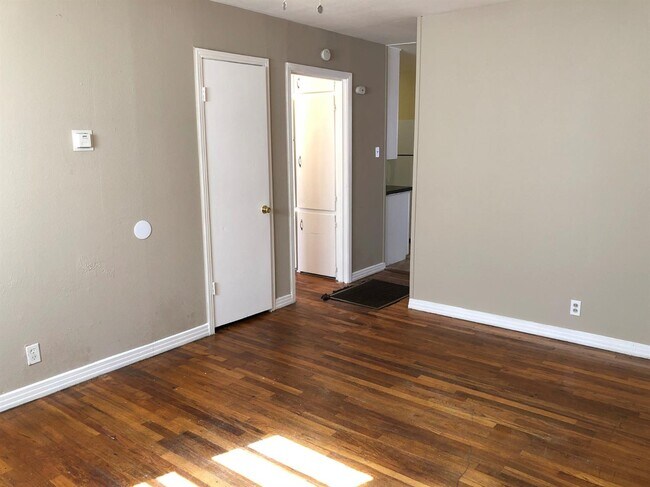 Building Photo - 1926 26th St